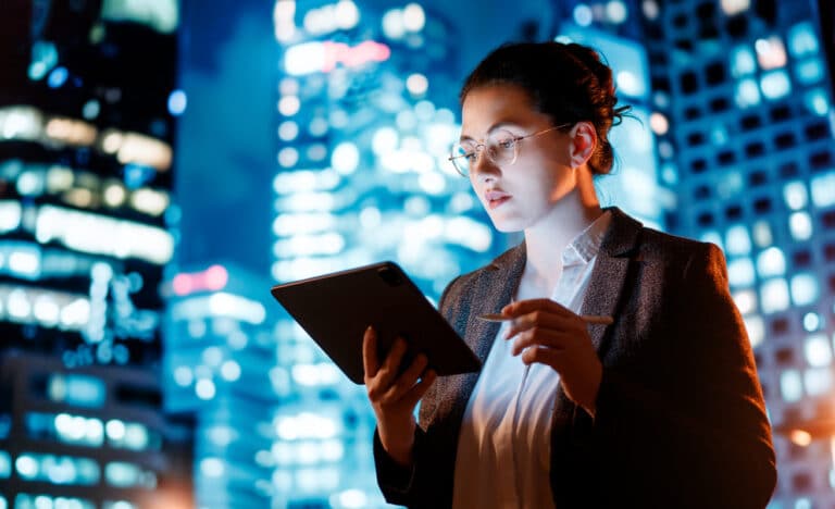 media information gouvernance strategie